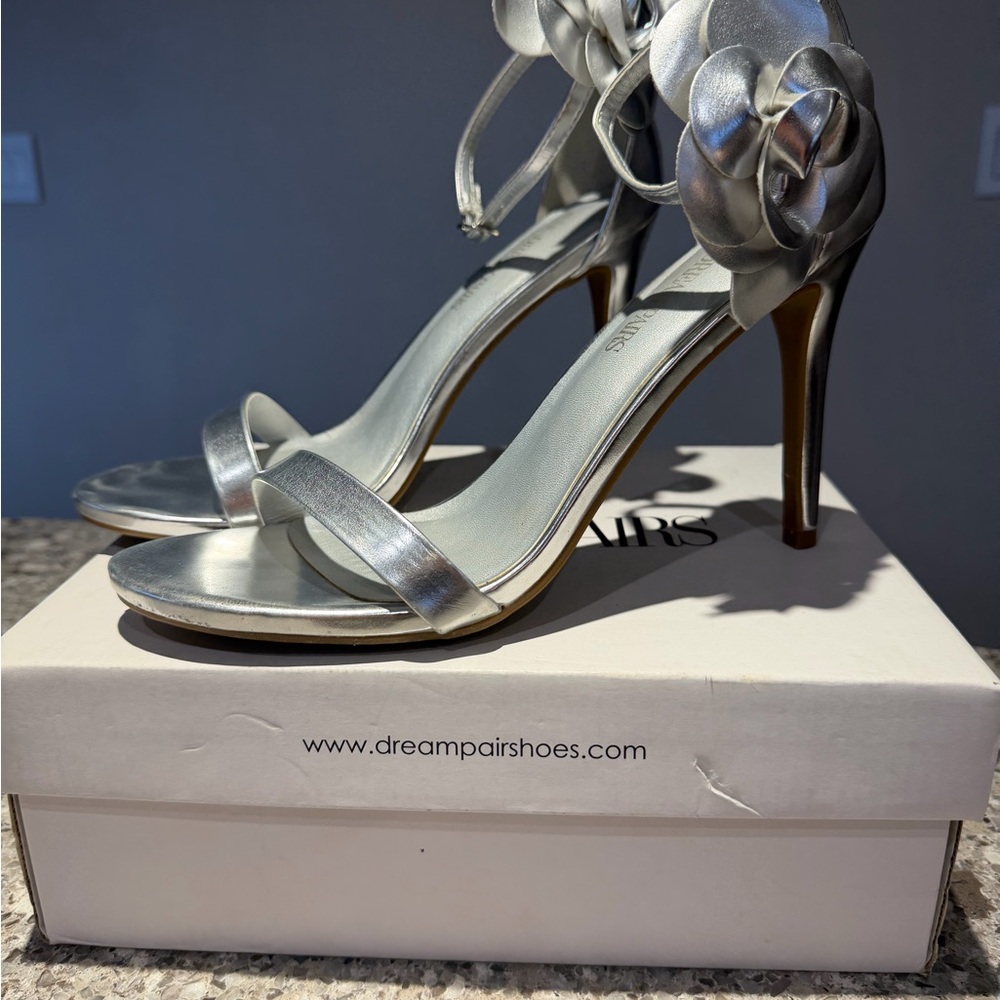 Dream Pairs Elegant Silver Floral Heels